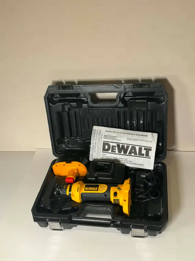 DeWalt DC550 Heavy Duty 18V Cordless Cut-Out Tool