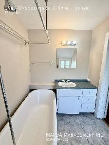 CHARMING 2 BED/1BATH UPPER UNIT   HYDRO & GAS - Photo 18