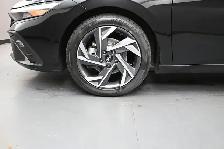 2025 Hyundai Elantra PREFFERED TECH SUNROOF, NAVIGATION, HEATED - Photo 4