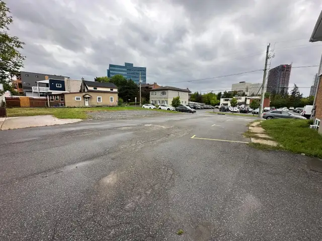 CAR DEALER LOT & FULLY EQUIPPED OFFICE FOR RENT – 301 SAVARD AVE