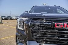 2027 GMC Terrain AWD Elevation - Photo 11