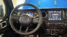 2023 Jeep Gladiator - Photo 16