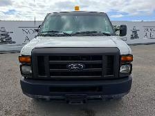 2011 Ford E-Series - Photo 2