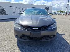 2017 Chrysler 200 - Photo 2