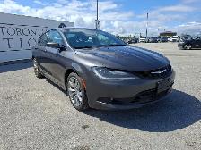 2017 Chrysler 200 - Photo 3