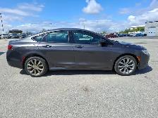 2017 Chrysler 200 - Photo 4