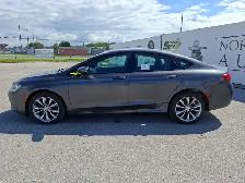 2017 Chrysler 200 - Photo 8