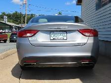 2015 Chrysler 200 - Photo 4