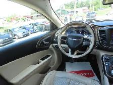 2015 Chrysler 200 - Photo 9