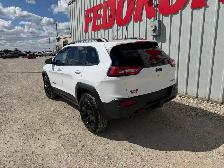 2018 Jeep Cherokee Trailhawk 4WD - Photo 2