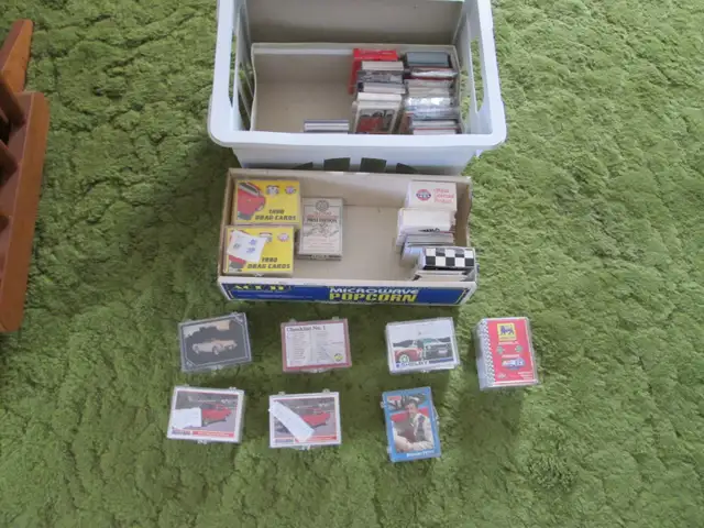 BULK LOT OF COLLECTABLE CARDS