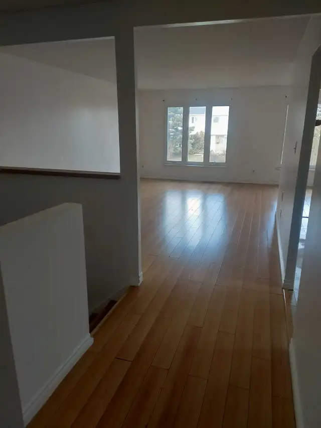 $2300 - 3 Bedroom Upper Level Semi Brampton