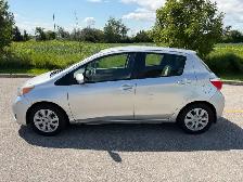 2012 Toyota Yaris ONLY 77,000 km - Photo 3