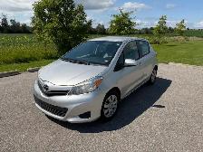 2012 Toyota Yaris ONLY 77,000 km - Photo 4