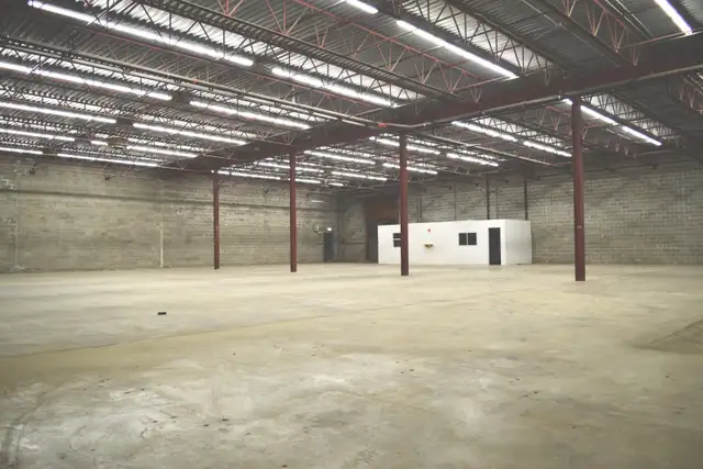 2,000 SqFt Commercial/Industrial Warehouse Available Now