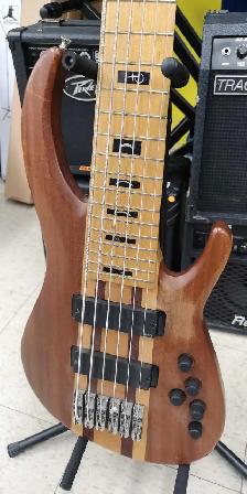 Basse de Luthier Liberator Moreau 6 cordes (2004) - Photo 2