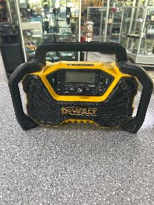 Dewalt DCR028 20V Jobsite Radio - Photo 2