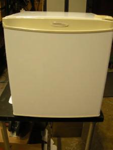 Danby Mini Fridge (1.5 cu/ft.) - Photo 2