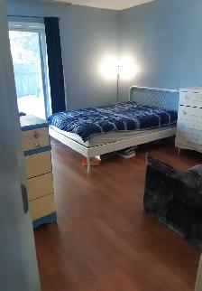 PRIVATE ROOM... STUDENT or EMPLOYED... ALGONQUIN...BAYSHORE