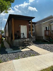 Spacious 2 bdrm, 2 bthrm in desirable Crescentwood