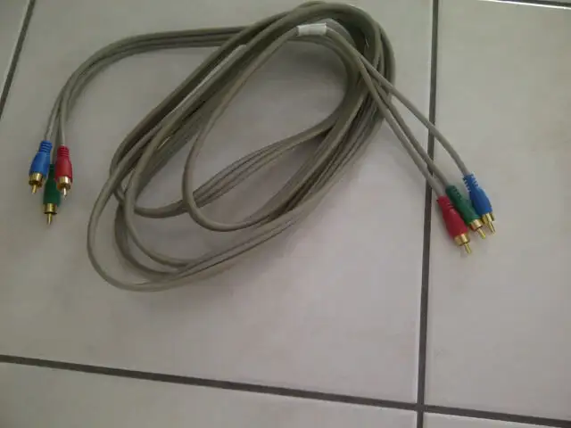 1 CABLE NEUF RGB 10 PIEDS LONG 3 CONNECTEURS PLAQUÉS OR: $10.00