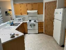 Short Term Room for Rent: upper floor, desk, quiet, clean, wifi - Photo 8