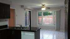 Spacious detached house with 4 bedrm/3 bathrm in Mississauga - Photo 8
