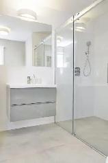 High quality female’s room by NW train station - Photo 3