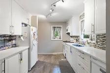 Beautifully updated 4 bed home situated on a prime Selkirk lot! - Photo 5