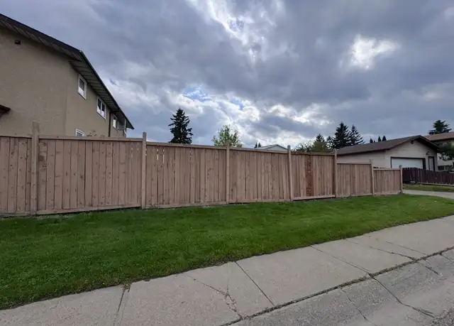 Aesthetically Updated 3 Bedroom Corner-Lot Home in Mill Woods