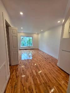 Studio entièrement rénové 999$ | Face au Métro l’Acadie | Balcon - Photo 3