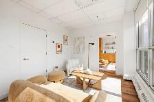 Large, Bright Office for Rent/Bureau Lumineux à Louer - Photo 2