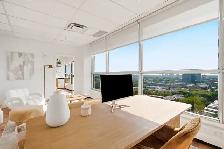 Large, Bright Office for Rent/Bureau Lumineux à Louer - Photo 3