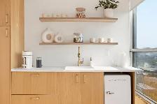 Large, Bright Office for Rent/Bureau Lumineux à Louer - Photo 8