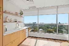 Large, Bright Office for Rent/Bureau Lumineux à Louer - Photo 9