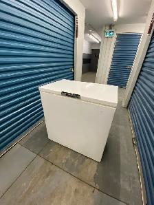 WHITE CHEST FREEZER - Photo 2