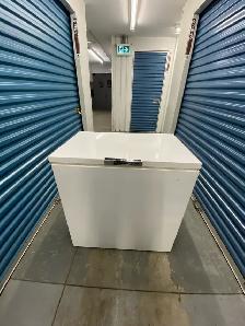 WHITE CHEST FREEZER - Photo 3
