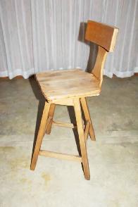 Tabouret en érable solide ancien de (1950) 50$, livré si…