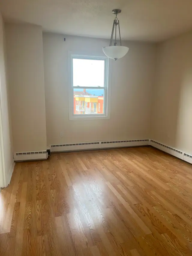 2 Bedroom   den available for Oct 1st