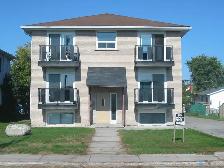 2 Bedroom –Large Master bedroom -Balcony of Trent River View