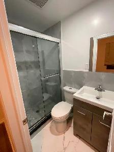 bedroom with private bathroom - Photo 3