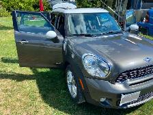 2012 Mini Cooper Countryman S ALL4 in mint condition for sale - Photo 3