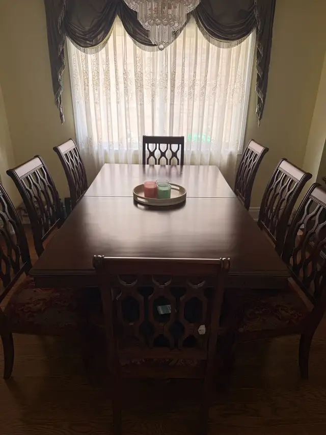 Solid Wood Dining Table Set with Matching Hutch/China Cabinet