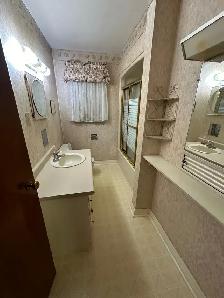SPACIOUS ROOM FOR SHARING IN ETOBICOKE LAKESHORE - Photo 3