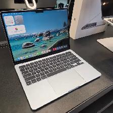 2025 Apple MacBook Air 13" M4 – Like New – Only 4 Cycles!
