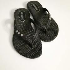 SANDALES NEUVES ARDÈNE NOIRES AVEC 3 DÉCOS CH GR 6 FEMME: $10.00
