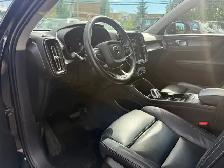 2024 Volvo XC40 Plus Dark Theme - Photo 2