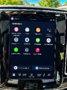 2024 Volvo XC40 Plus Dark Theme - Photo 18