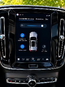 2024 Volvo XC40 Plus Dark Theme - Photo 19