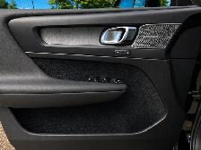 2024 Volvo XC40 Plus Dark Theme - Photo 24